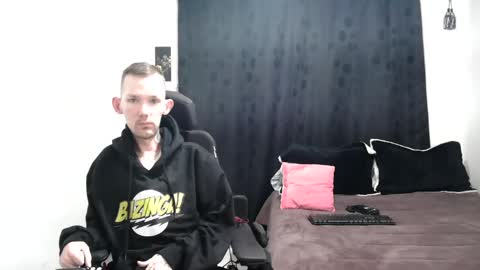 Snapshot of frenchroulette chatting on January 4, 2025, 12:16 pm Thomas y Sophia online show from January 4, 2025, 12:16 pm