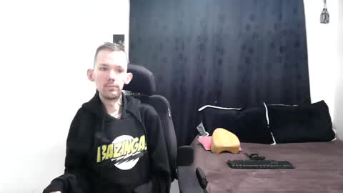 Snapshot of frenchroulette chatting on January 5, 2025, 8:10 pm Thomas y Sophia online show from January 5, 2025, 8:10 pm