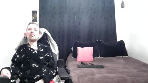 Snapshot of frenchroulette chatting on February 15, 2025, 11:39 am Thomas y Sophia online show from February 15, 2025, 11:39 am