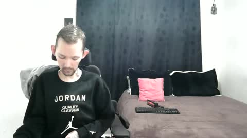 Snapshot of frenchroulette chatting on February 21, 2025, 9:02 am Thomas y Sophia online show from February 21, 2025, 9:02 am