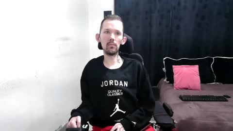 Snapshot of frenchroulette chatting on February 23, 2025, 9:44 am Thomas y Sophia online show from February 23, 2025, 9:44 am