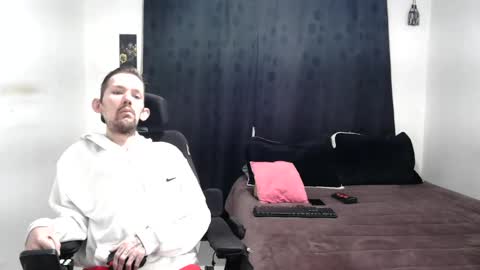 Snapshot of frenchroulette chatting on February 24, 2025, 9:53 am Thomas y Sophia online show from February 24, 2025, 9:53 am