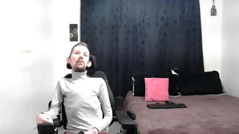 Snapshot of frenchroulette chatting on February 28, 2025, 9:47 am Thomas y Sophia online show from February 28, 2025, 9:47 am