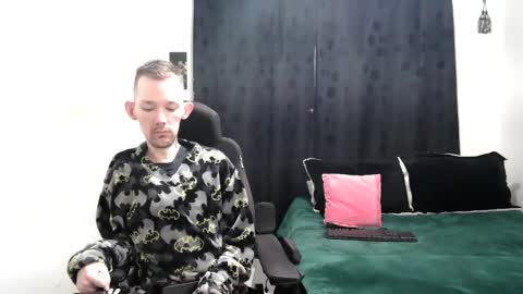 Snapshot of frenchroulette chatting on March 9, 2025, 9:57 am Thomas y Sophia online show from March 9, 2025, 9:57 am