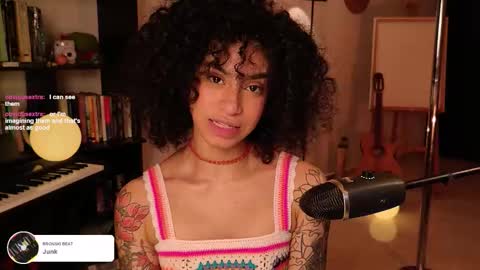 Snapshot of fresatanica chatting on December 15, 2025, 2:05 am Vale online show from December 15, 2025, 2:05 am