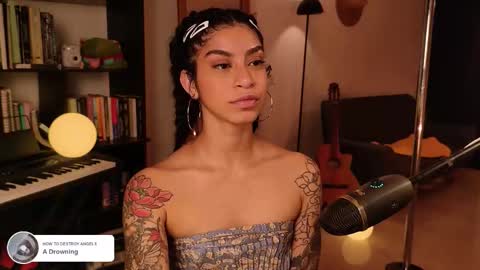 Snapshot of fresatanica chatting on December 16, 2025, 2:27 am Vale online show from December 16, 2025, 2:27 am