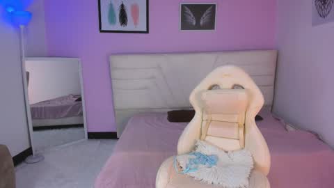 fresitalove01 online show from December 1, 2025, 3:06 pm