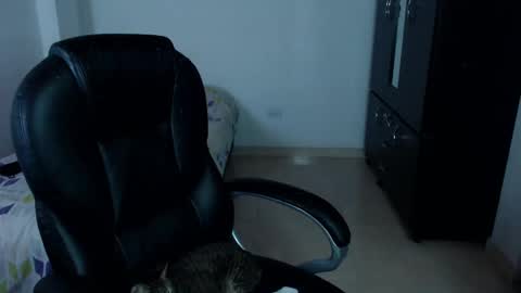 Snapshot of freud_x_louise1 chatting on January 7, 2025, 2:10 am Louise online show from January 7, 2025, 2:10 am