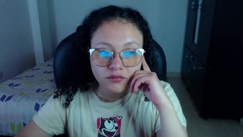 Snapshot of freud_x_louise1 chatting on January 23, 2025, 6:39 am Louise online show from January 23, 2025, 6:39 am