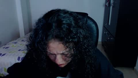 Snapshot of freud_x_louise1 chatting on January 27, 2025, 4:09 am Louise online show from January 27, 2025, 4:09 am