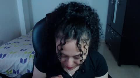 Snapshot of freud_x_louise1 chatting on February 27, 2025, 5:02 am Louise online show from February 27, 2025, 5:02 am