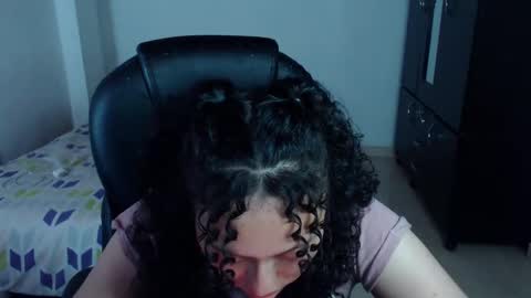 Snapshot of freud_x_louise1 chatting on February 28, 2025, 5:15 am Louise online show from February 28, 2025, 5:15 am