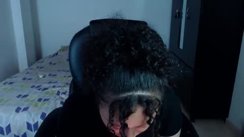 Snapshot of freud_x_louise1 chatting on March 5, 2025, 4:24 am Louise online show from March 5, 2025, 4:24 am