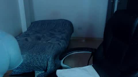 Snapshot of freud_x_louise1 chatting on September 15, 2025, 12:10 am Louise online show from September 15, 2025, 12:10 am