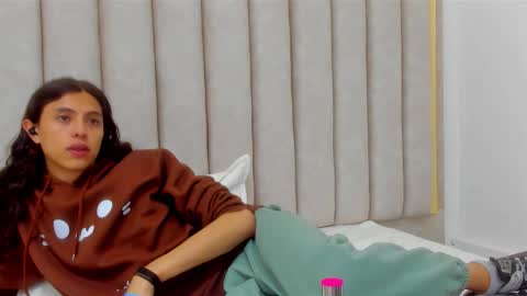 FREYA online show from December 2, 2025, 1:50 pm