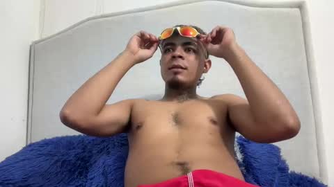 freyva_ online show from October 5, 2025, 11:41 am