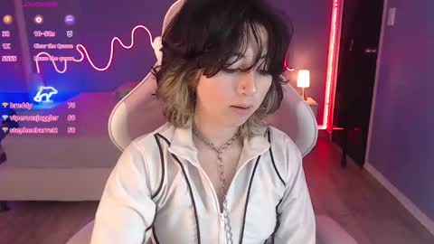 Snapshot of frida_lassi_ chatting on March 5, 2025, 6:45 pm frida_lassi_ online show from March 5, 2025, 6:45 pm