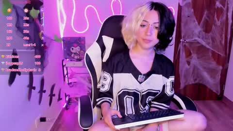 Snapshot of frida_lassi_ chatting on October 19, 2025, 12:00 am frida_lassi_ online show from October 19, 2025, 12:00 am