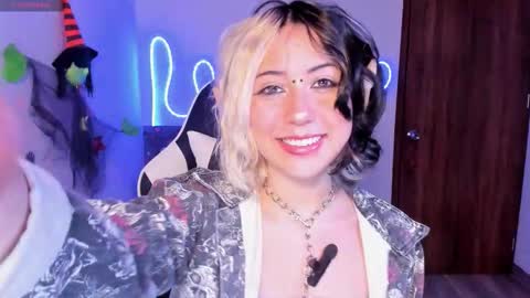 Snapshot of frida_lassi_ chatting on October 27, 2025, 12:42 pm frida_lassi_ online show from October 27, 2025, 12:42 pm