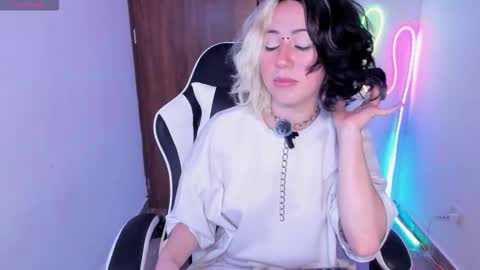 Snapshot of frida_lassi_ chatting on November 15, 2025, 9:32 pm frida_lassi_ online show from November 15, 2025, 9:32 pm