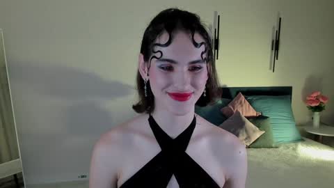 Snapshot of fridacure chatting on December 6, 2024, 5:33 pm Frida online show from December 6, 2024, 5:33 pm