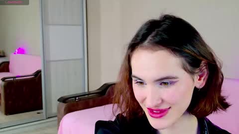 Snapshot of fridacure chatting on December 28, 2024, 2:01 am Frida online show from December 28, 2024, 2:01 am