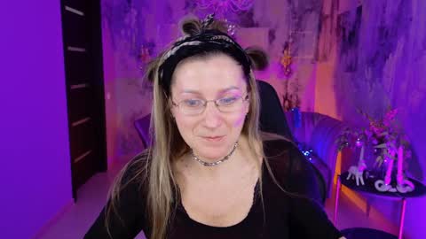 Snapshot of fridatander chatting on January 1, 2025, 3:14 pm Frida Tander online show from January 1, 2025, 3:14 pm