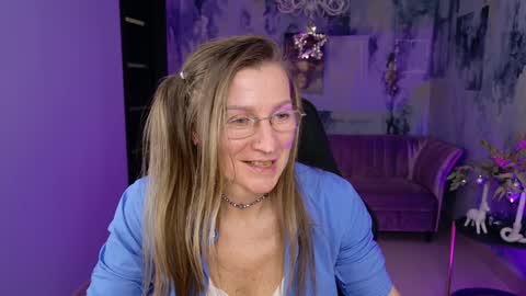 Snapshot of fridatander chatting on January 6, 2025, 3:19 pm Frida Tander online show from January 6, 2025, 3:19 pm