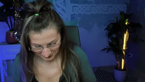 Snapshot of fridatander chatting on January 15, 2025, 12:04 pm Frida Tander online show from January 15, 2025, 12:04 pm