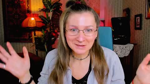 Snapshot of fridatander chatting on February 2, 2025, 9:08 am Frida Tander online show from February 2, 2025, 9:08 am