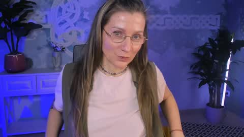 Snapshot of fridatander chatting on February 7, 2025, 8:42 pm Frida Tander online show from February 7, 2025, 8:42 pm