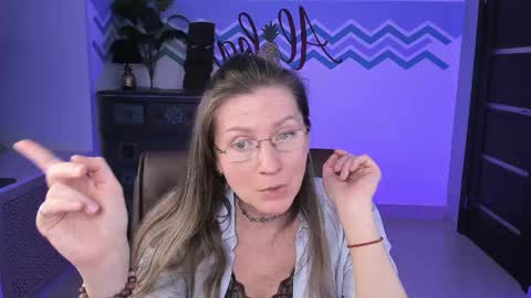 Snapshot of fridatander chatting on March 10, 2025, 6:23 pm Frida Tander online show from March 10, 2025, 6:23 pm