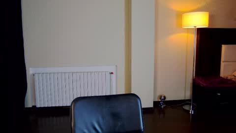 Snapshot of friend123211 chatting on February 16, 2025, 8:21 am Viktor online show from February 16, 2025, 8:21 am