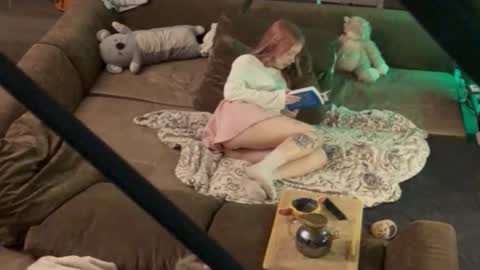 Snapshot of friend_zone_ chatting on November 13, 2025, 4:28 pm friend_zone_ online show from November 13, 2025, 4:28 pm