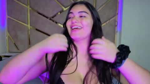 Frreya  online show from November 12, 2025, 3:07 am