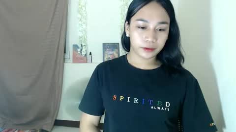 ITS ME CRYSTAL online show from November 16, 2025, 8:58 pm