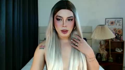 MISS NEILLY online show from October 29, 2025, 5:42 am