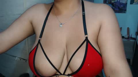 Mia and Gary  online show from November 21, 2025, 3:05 am