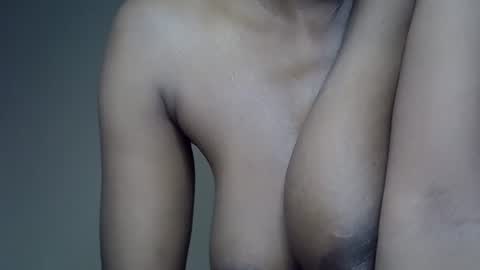 Snapshot of fuckme280725 chatting on November 28, 2025, 9:50 pm MILK BAE online show from November 28, 2025, 9:50 pm