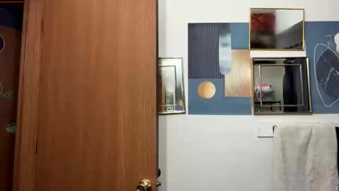 Linnys Palace online show from December 15, 2025, 6:45 pm