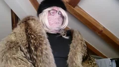 Snapshot of fursdany chatting on January 5, 2025, 10:19 pm Dany online show from January 5, 2025, 10:19 pm