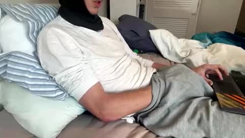 Snapshot of fuzzie_07 chatting on February 10, 2025, 10:19 pm fuzzie_07 online show from February 10, 2025, 10:19 pm