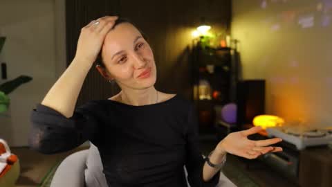 Snapshot of g_ia chatting on November 12, 2025, 6:52 pm G online show from November 12, 2025, 6:52 pm