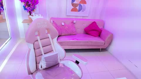 Snapshot of gabby_evanns chatting on October 20, 2025, 12:05 pm gabby_evanns online show from October 20, 2025, 12:05 pm