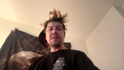 Snapshot of gabethier25 chatting on December 16, 2024, 6:32 am yeeah online show from December 16, 2024, 6:32 am