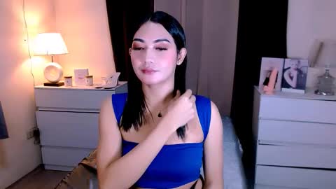 gabriela_deluxe online show from December 4, 2025, 5:54 pm
