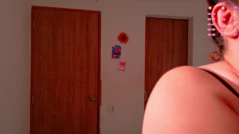 Snapshot of gaby_vegaa chatting on November 17, 2025, 10:04 pm gaby_vegaa online show from November 17, 2025, 10:04 pm