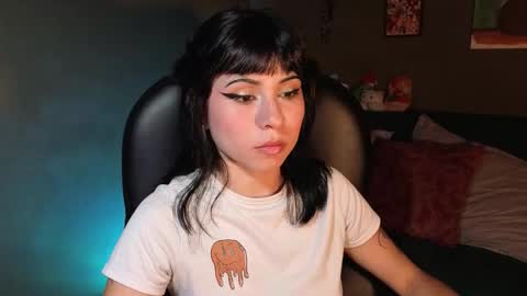 gaia_joness online show from November 25, 2025, 8:31 pm