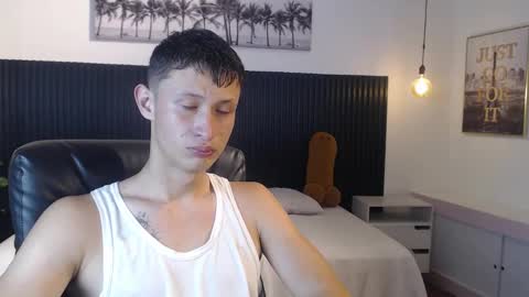 garuo_18 online show from December 1, 2025, 7:08 pm