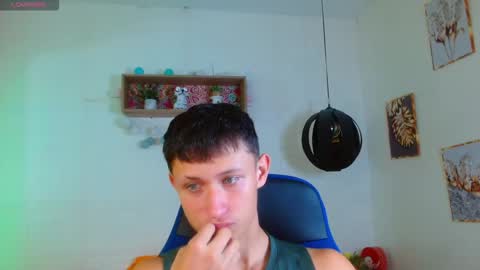 garuo_18 online show from December 14, 2025, 4:45 pm